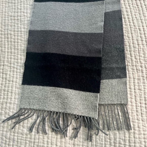 Express striped wool scarf - Picture 4 of 5